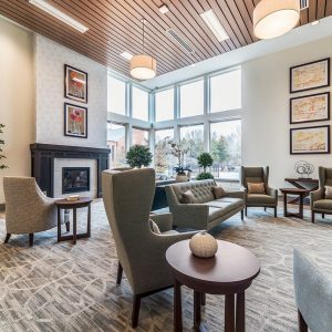 Heart room with fireplace and comfortable furniture